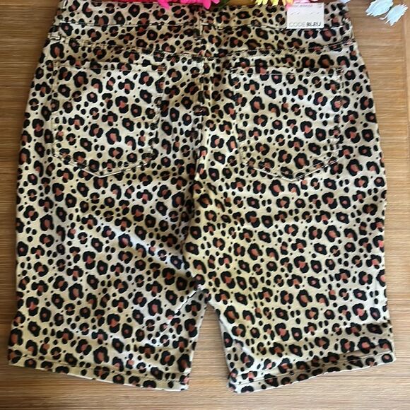 Code Bleu Petite Size Classic Mid Rise Shorts Size 30 Cheetah - Picture 4 of 11